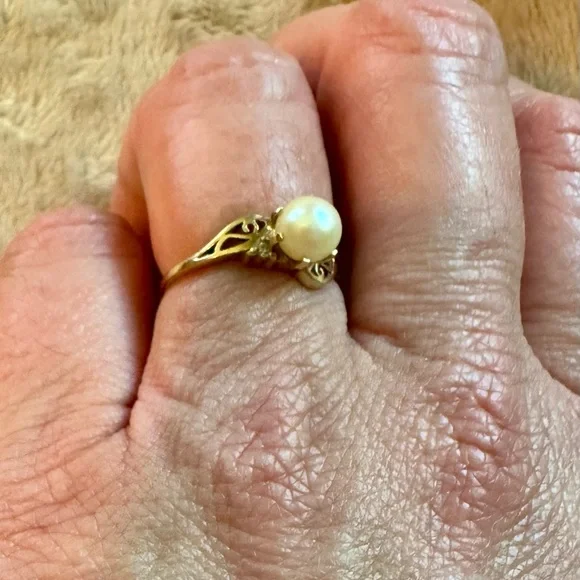 Elegant 10k Yellow Gold, Pearl and Diamond Women’s Ring, Sz. 6